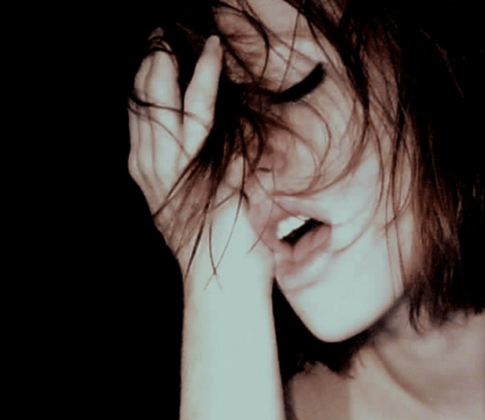 Iti place sa-i asculti pe altii cum fac sex?