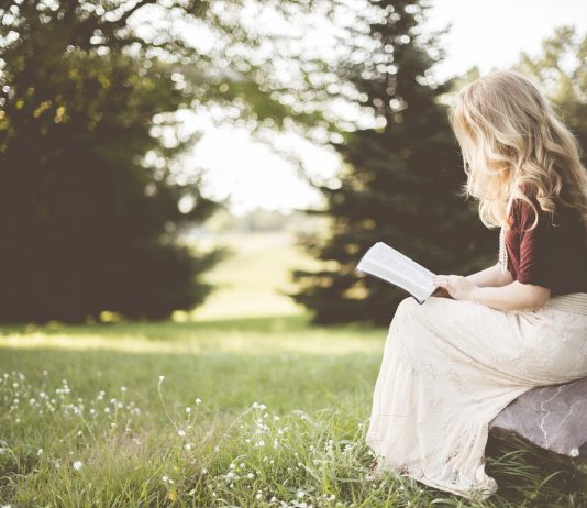 Visezi sa devii scriitoare? 10 reguli care te vor ajuta sa ajungi acolo