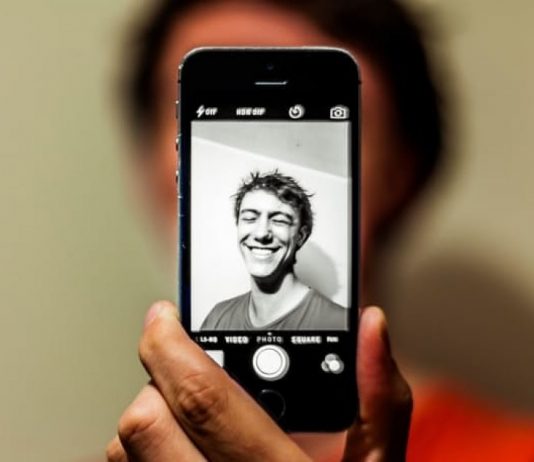 De ce aratam urat in fotografii? Stiinta o explica