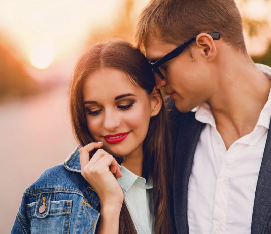 Despre ce sa vorbiti la o prima intalnire: 10 subiecte de conversatie