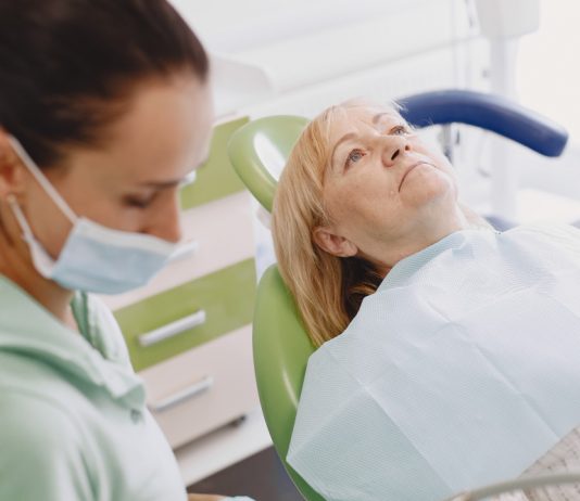 Cat de scump este sa-mi pun un implant dentar?